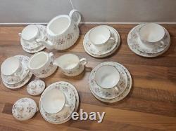 Tasses/Saucières/Assiettes Minton Spring Bouquet avec Théière