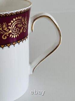 Tasses à café et soucoupes vintage de Bourgogne élisabéthaine