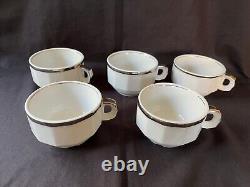 Tasses à café et sous-tasses Pillivuyt France vintage MCM blanches et argentées, ensemble de 5