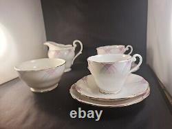 Tasses à café, soucoupes et assiettes en porcelaine de Chine Royal Standard avec ensemble de sucrier et pot à lait vintage.