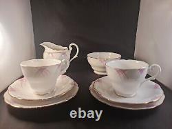 Tasses à café, soucoupes et assiettes en porcelaine de Chine Royal Standard avec ensemble de sucrier et pot à lait vintage.