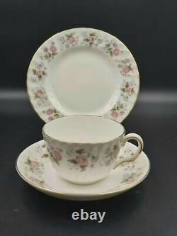 Tasses/soucoupes/assiettes à thé 'Spring Bouquet' de Minton avec théière/service à thé pour 6-1ère