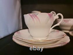 Tasses, soucoupes et assiettes en porcelaine Royal Standard avec ensemble de bol à lait et sucrier vintage.