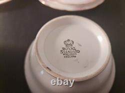 Tasses, soucoupes et assiettes en porcelaine Royal Standard avec ensemble de bol à lait et sucrier vintage.