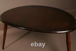 Un Ercol Pebble Nest Table À Partir D'un Ensemble De Tables, Table Basse Vintage 44 X 65cm