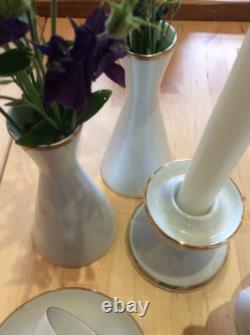 Un magnifique service à café en porcelaine blanche avec ornementation vintage - Bavarois