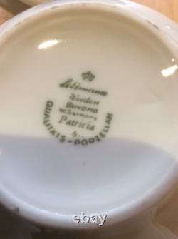 Un magnifique service à café en porcelaine blanche avec ornementation vintage - Bavarois