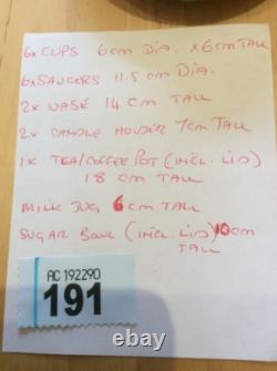 Un magnifique service à café en porcelaine blanche avec ornementation vintage - Bavarois