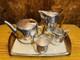Un Service &agrave; Th&eacute; Et &agrave; Caf&eacute; Picquot Ware Vintage En Cinq Pi&egrave;ces Avec Poign&eacute;es En Bois Des Ann&eacute;es 1950