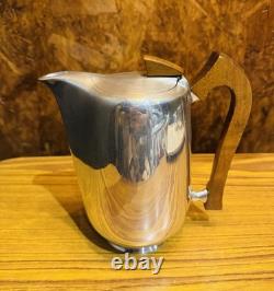 Un service à thé et à café Picquot Ware vintage en cinq pièces avec poignées en bois des années 1950