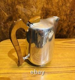 Un service à thé et à café Picquot Ware vintage en cinq pièces avec poignées en bois des années 1950